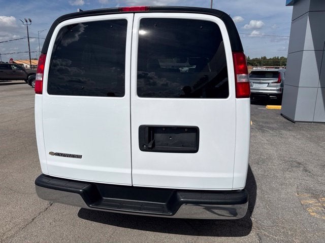 2025 Chevrolet Express 3500 LT Passenger