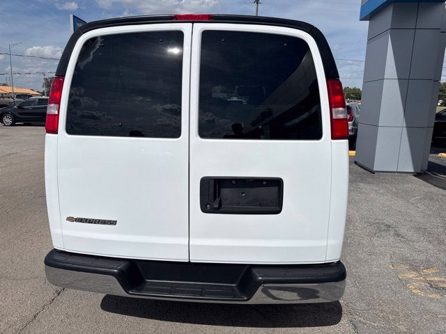 2025 Chevrolet Express 3500 LT Passenger