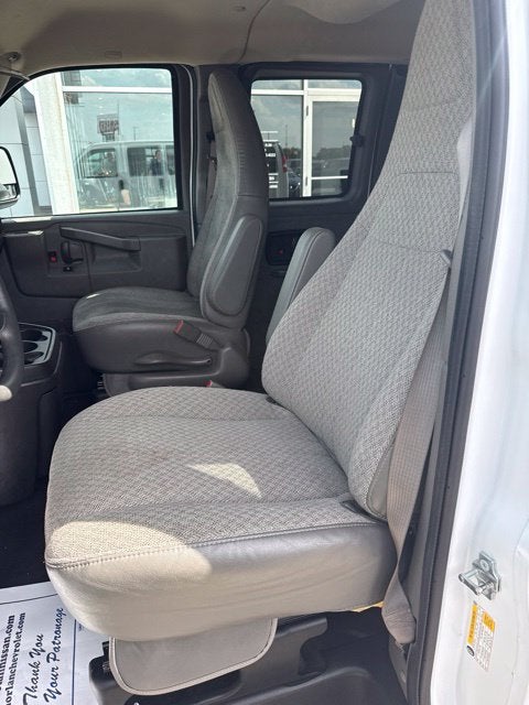 2025 Chevrolet Express 3500 LT Passenger