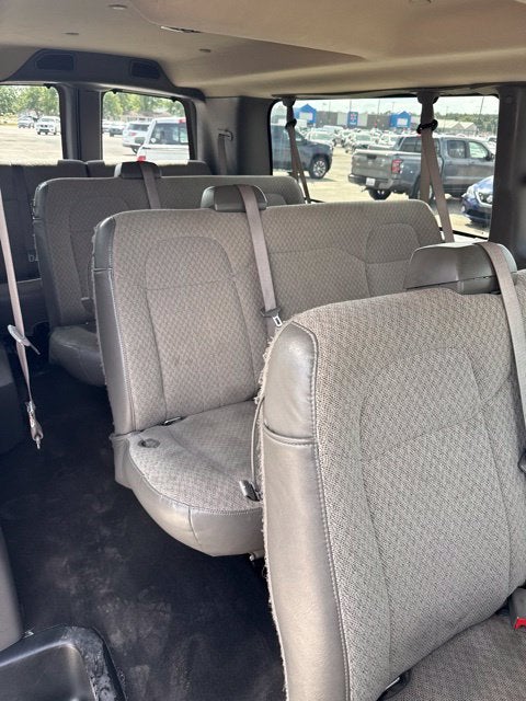 2025 Chevrolet Express 3500 LT Passenger