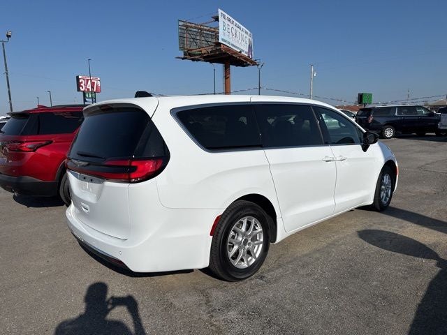 2025 Chrysler Pacifica Select