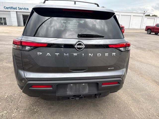 2025 Nissan Pathfinder SV