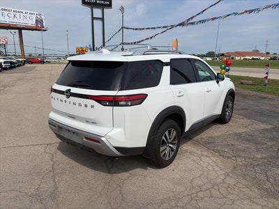 2025 Nissan Pathfinder SL