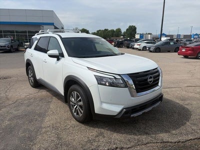 2025 Nissan Pathfinder SL