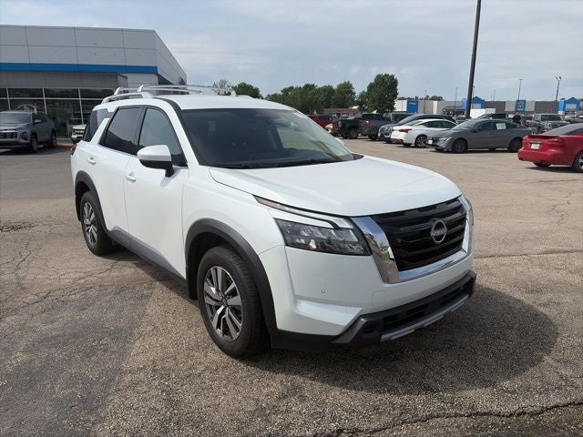 2025 Nissan Pathfinder SL