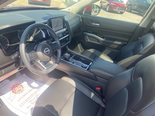 2024 Nissan Pathfinder SL