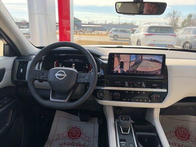 2026 Nissan Pathfinder SL